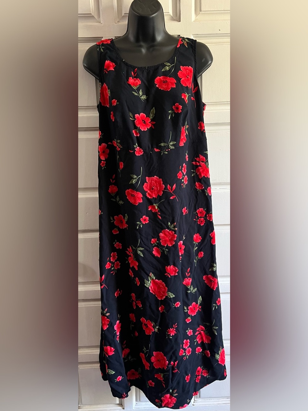 Vintage Tabloid Sleeveless Black Midi Dress with Red Floral Print